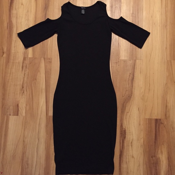 Rue21 Dresses & Skirts - Rue 21 Cold Shoulder Bodycon Dress